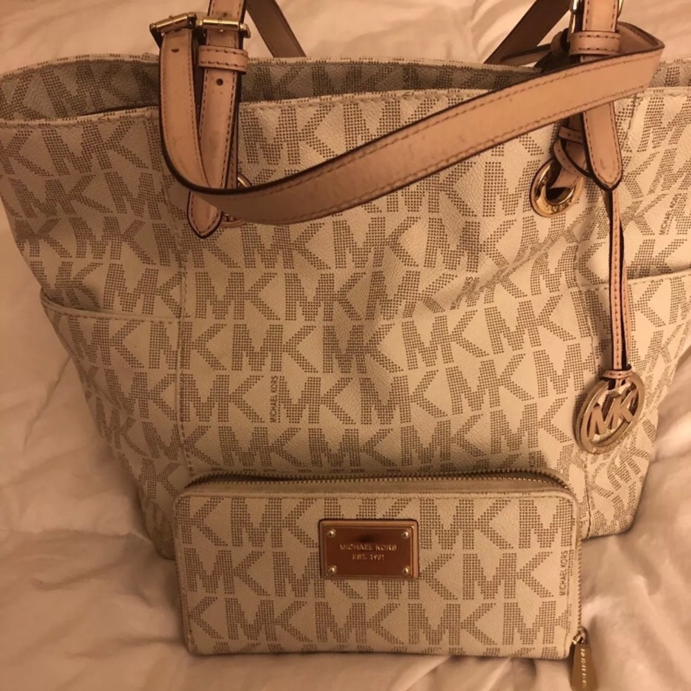 Vanilla MK tote and  matching Wallet!